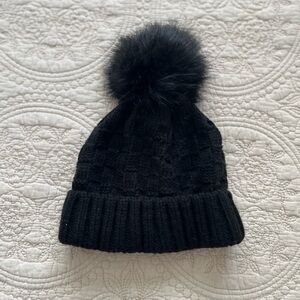 Elegant Black Knit Pom-Pom Hat